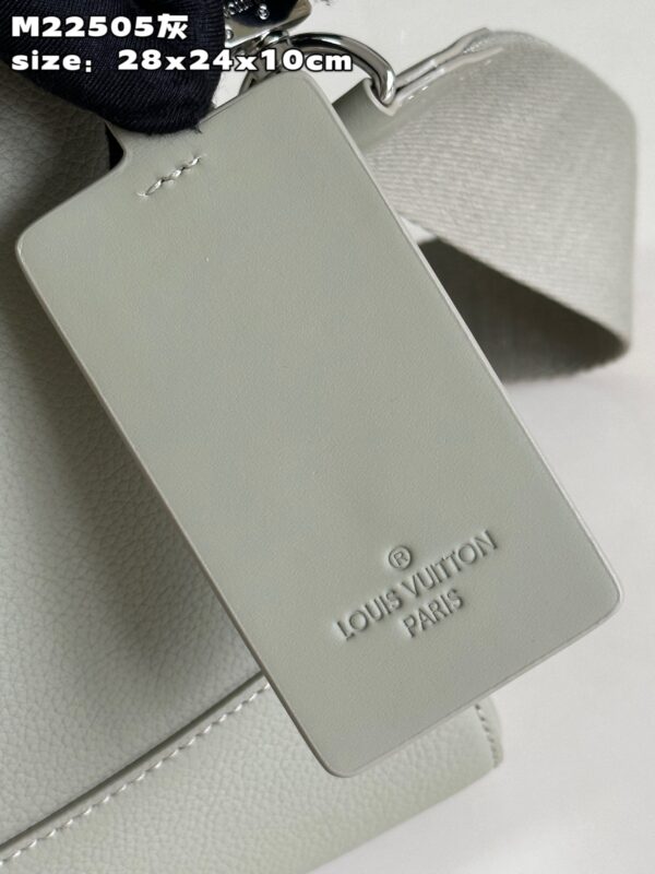 Louis Vuitton Takeoff Messenger