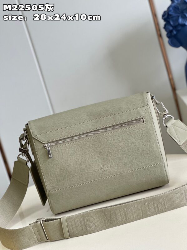 Louis Vuitton Takeoff Messenger