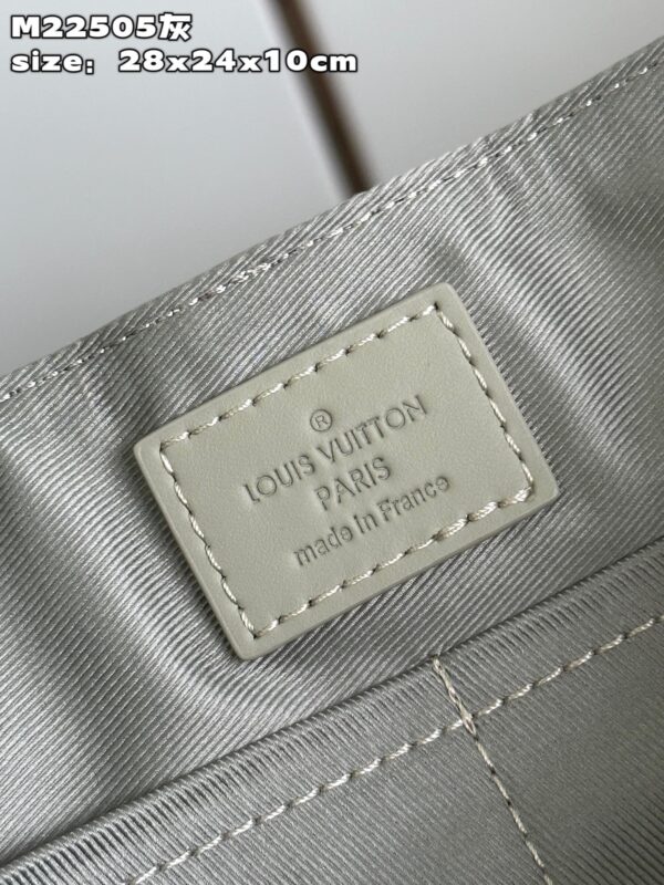Louis Vuitton Takeoff Messenger