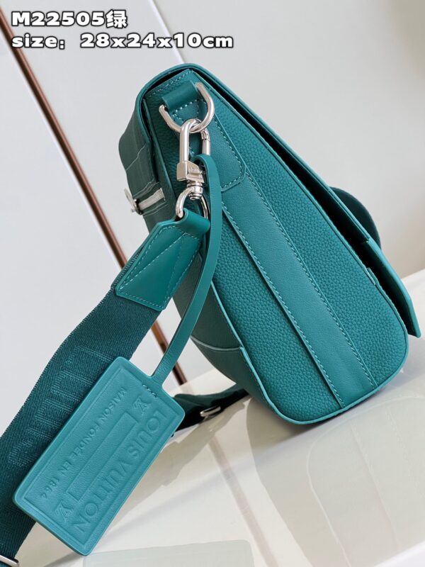 Louis Vuitton Takeoff Messenger