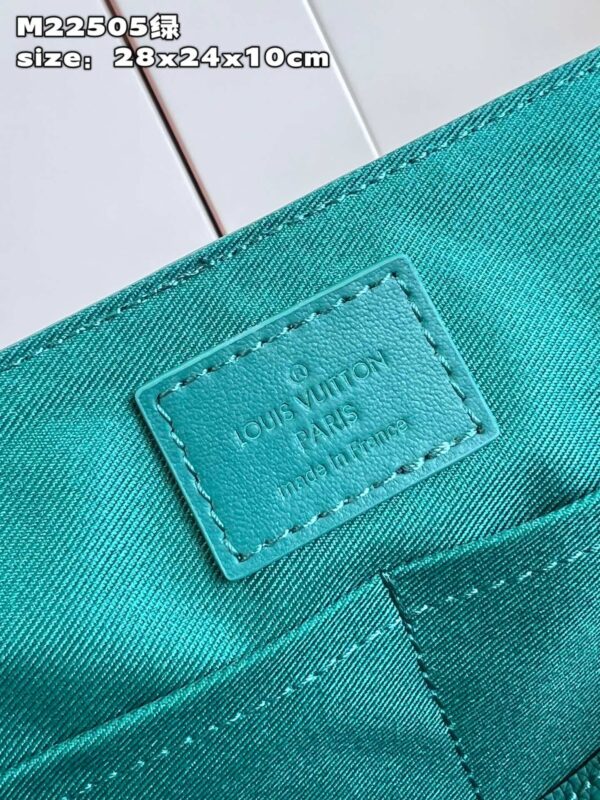 Louis Vuitton Takeoff Messenger