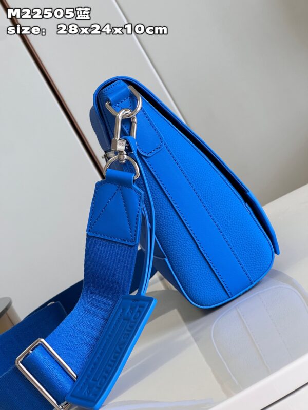 Louis Vuitton Takeoff Messenger