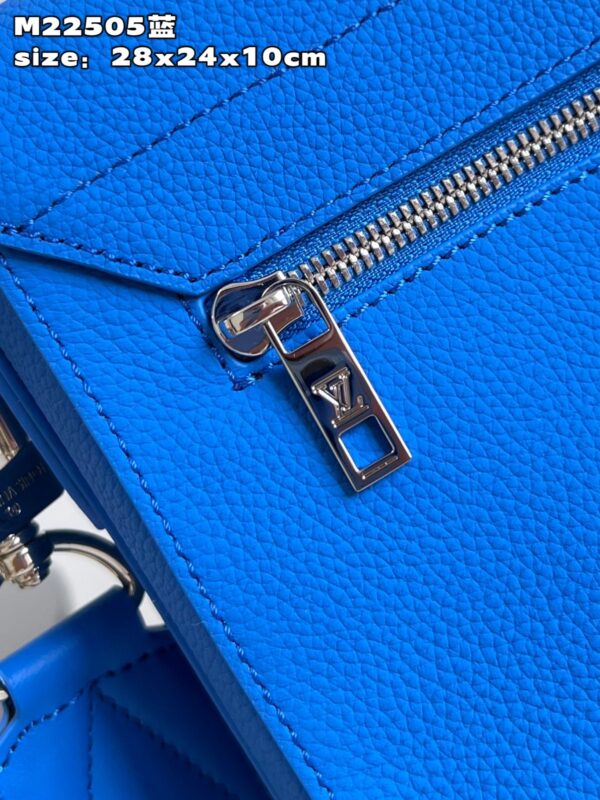 Louis Vuitton Takeoff Messenger