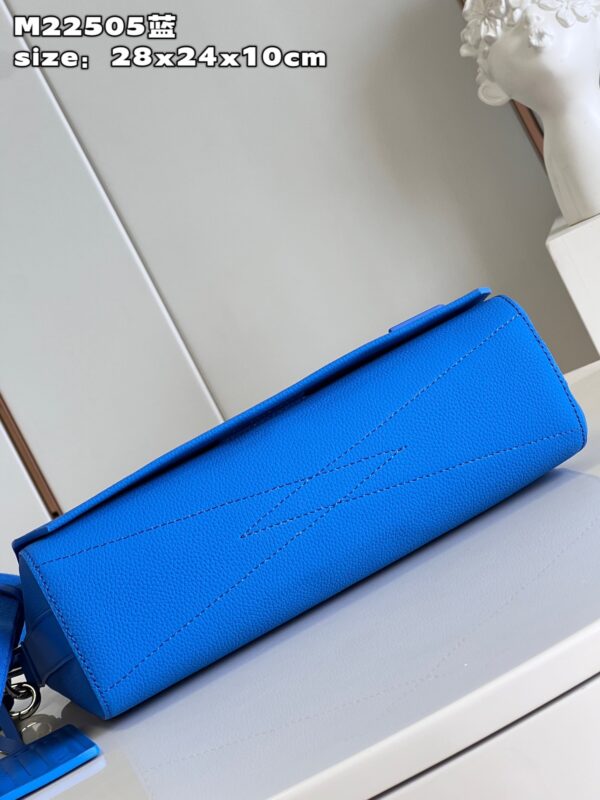 Louis Vuitton Takeoff Messenger