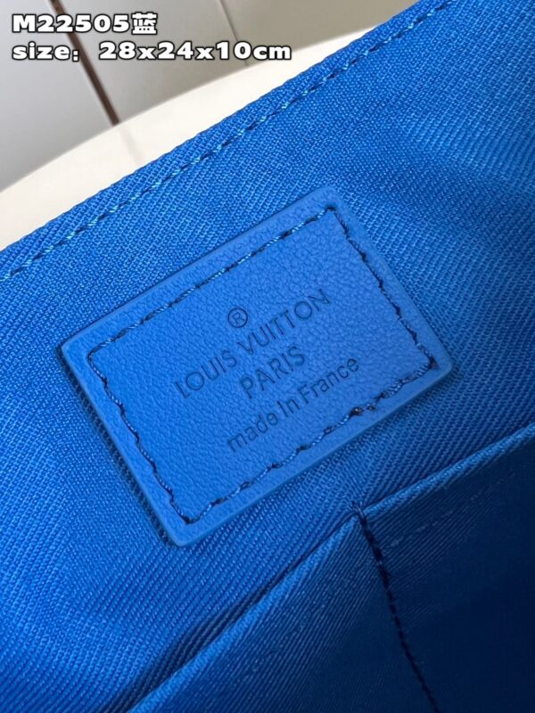 Louis Vuitton Takeoff Messenger