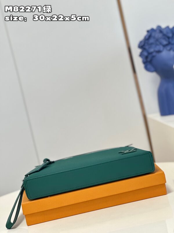 Louis Vuitton Takeoff Pouch