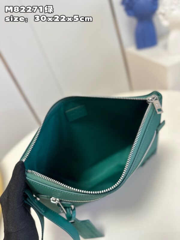 Louis Vuitton Takeoff Pouch