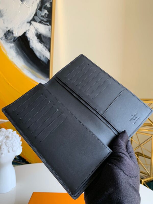 Louis Vuitton Brazza  Wallet