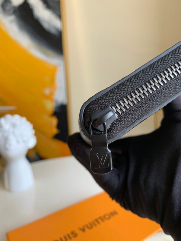 Louis Vuitton Zippy Vertical  Wallet