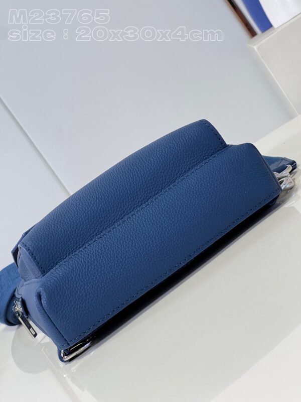 Louis Vuitton Pilot Slingbag