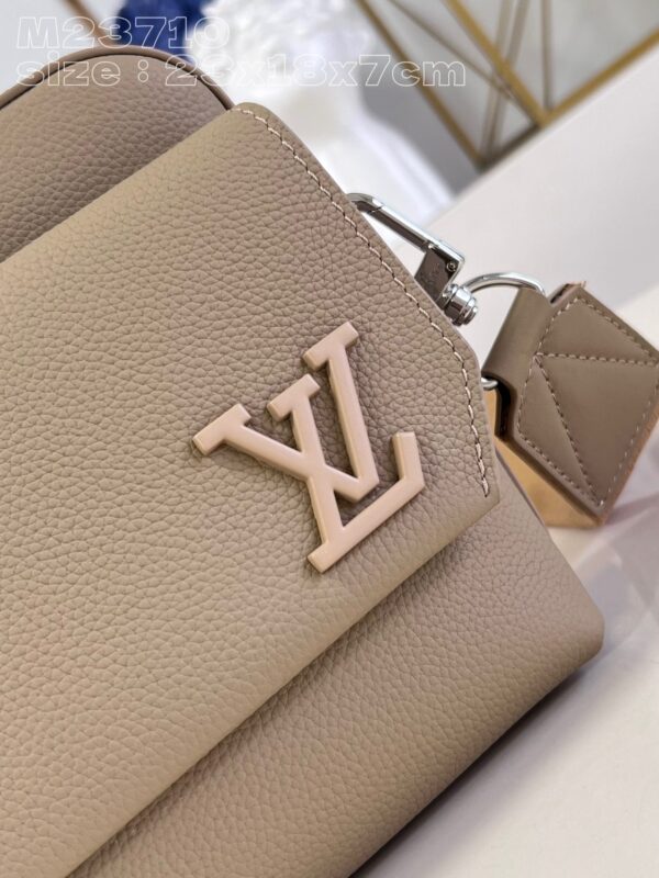 Louis Vuitton Fastline Messenger