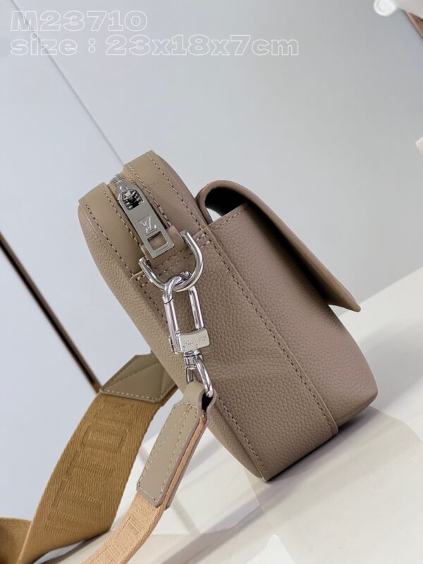 Louis Vuitton Fastline Messenger