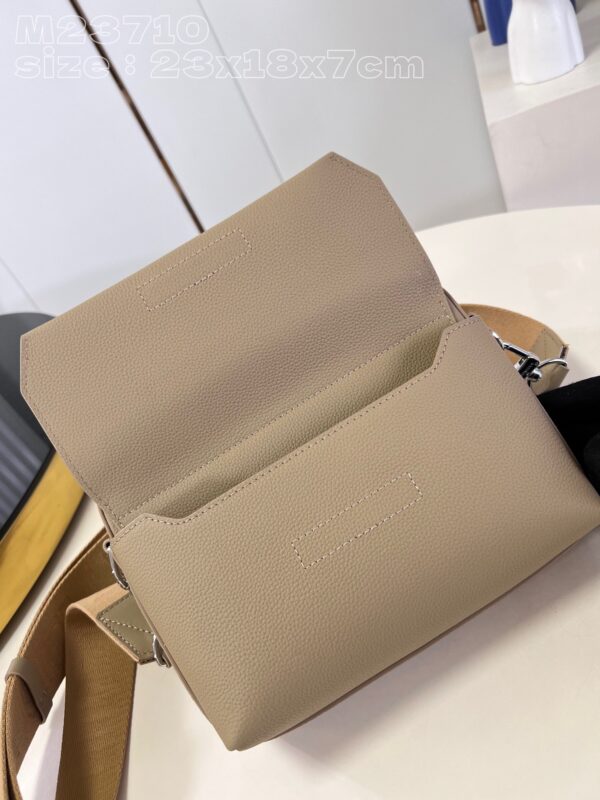 Louis Vuitton Fastline Messenger