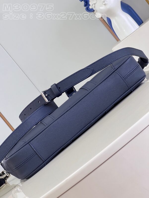 Louis Vuitton Porte Documents Voyage PM