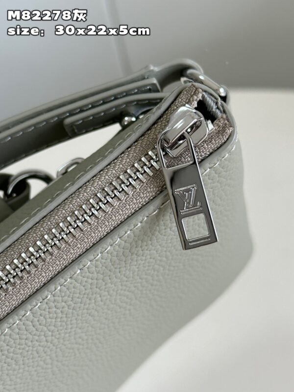 Louis Vuitton Takeoff  Handbag