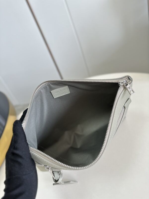 Louis Vuitton Takeoff  Handbag