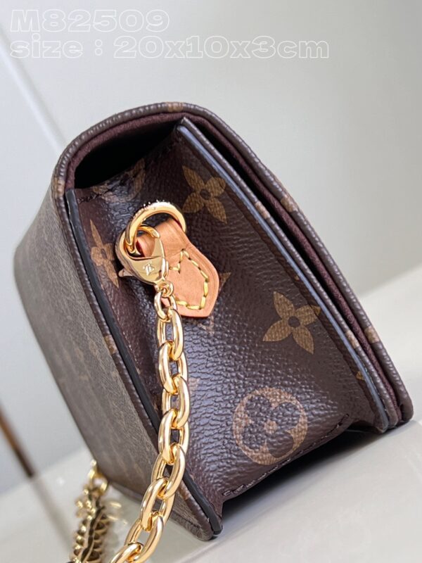 Louis Vuitton Wallet On Chain Lily