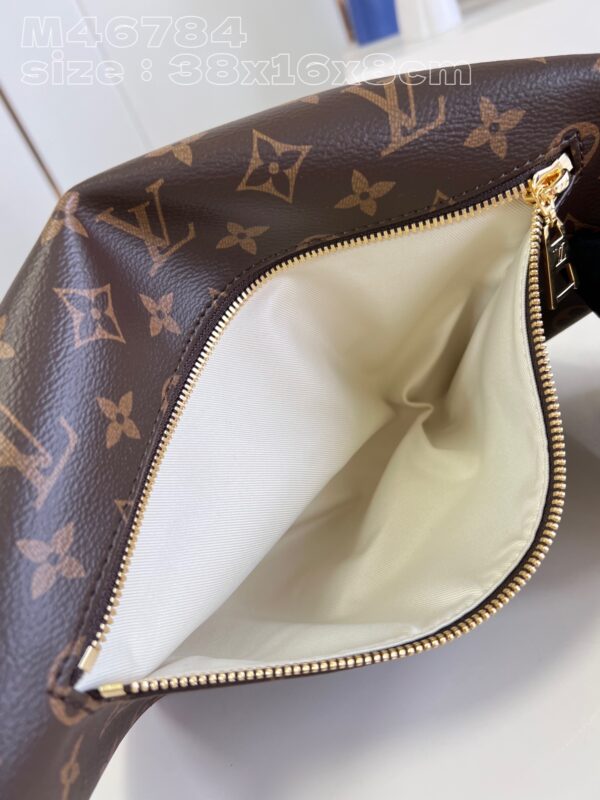 Louis Vuitton  High Rise