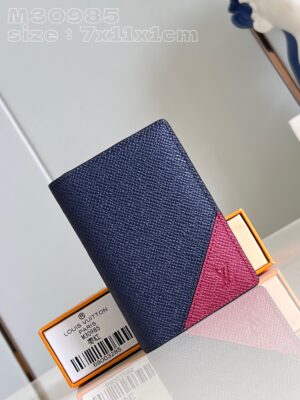 Louis Vuitton Taïga Wallet