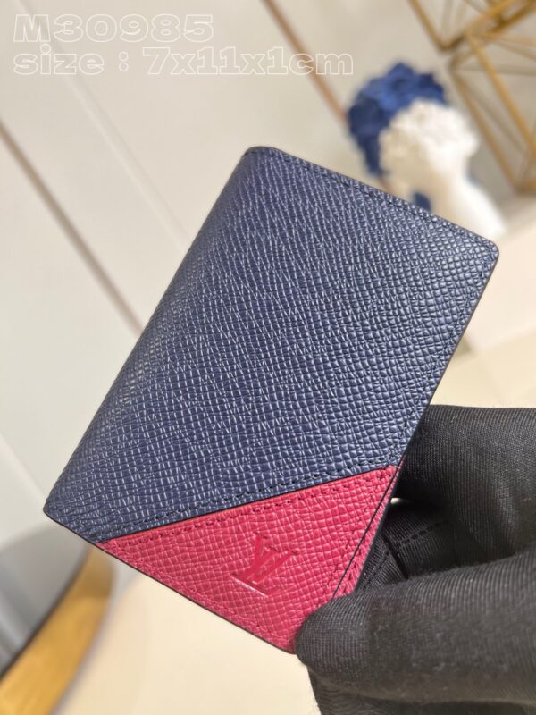 Louis Vuitton Taïga Wallet