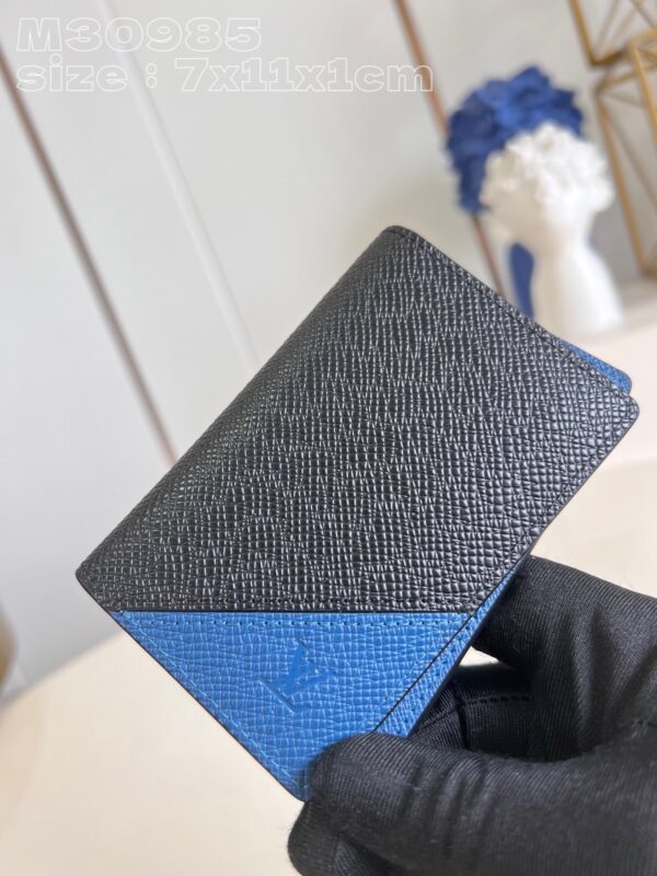 Louis Vuitton Taïga Wallet