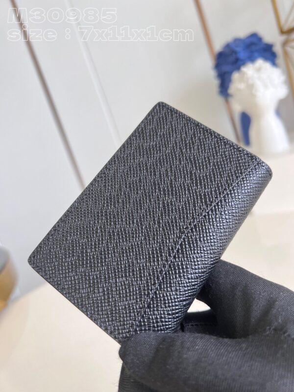 Louis Vuitton Taïga Wallet