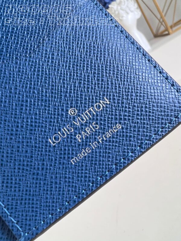 Louis Vuitton Taïga Wallet