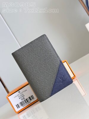 Louis Vuitton Taïga Wallet