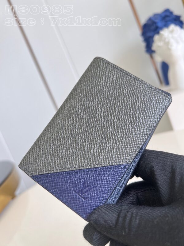 Louis Vuitton Taïga Wallet