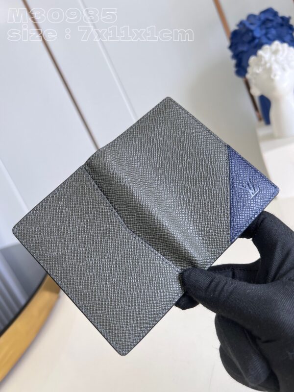 Louis Vuitton Taïga Wallet
