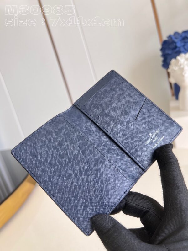 Louis Vuitton Taïga Wallet