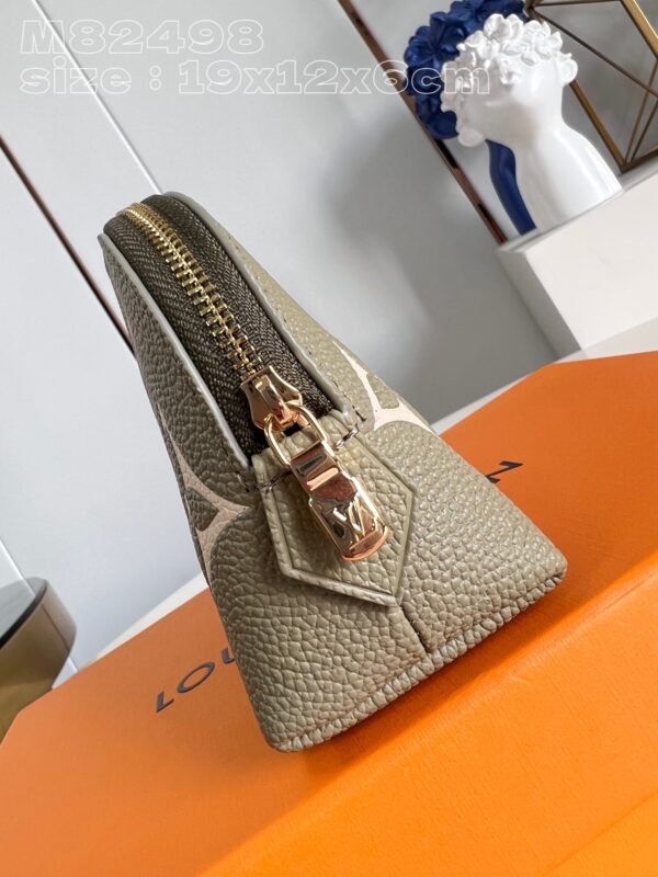 Louis Vuitton Pochette Cosmétique PM