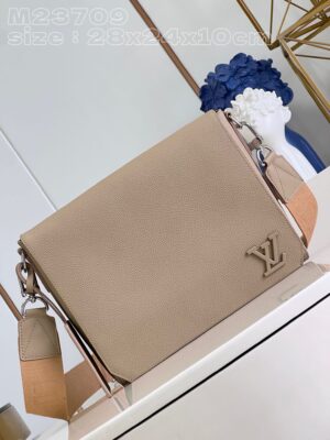 Louis Vuitton Takeoff Messenger