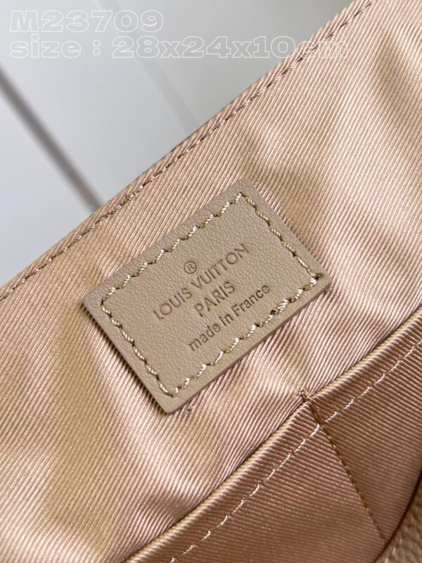 Louis Vuitton Takeoff Messenger