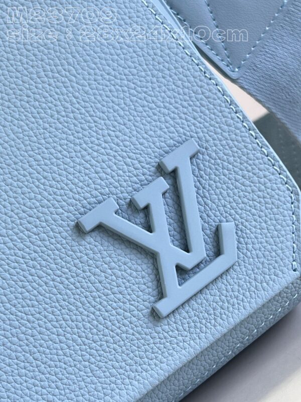 Louis Vuitton Takeoff Messenger