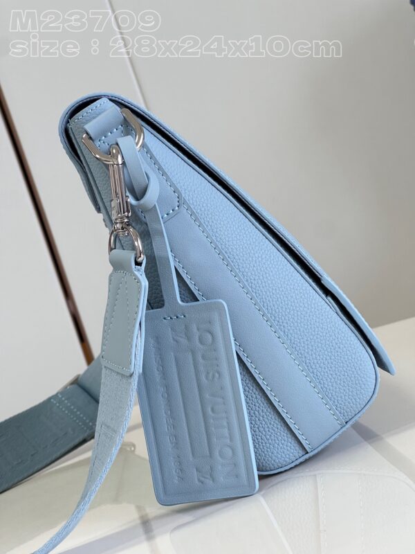 Louis Vuitton Takeoff Messenger