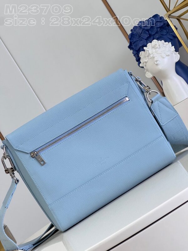 Louis Vuitton Takeoff Messenger