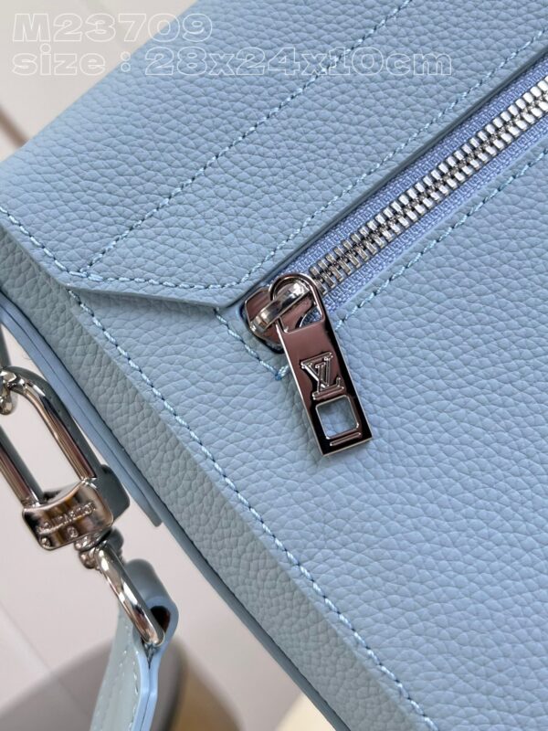 Louis Vuitton Takeoff Messenger