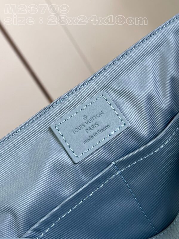 Louis Vuitton Takeoff Messenger