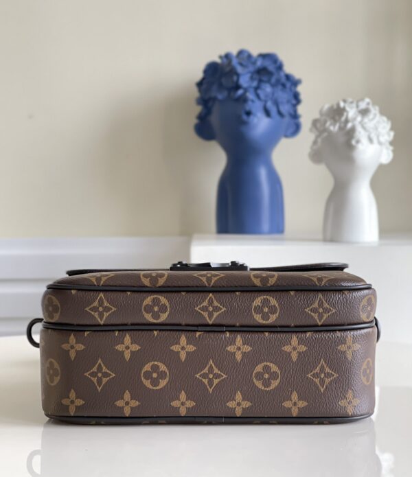 Louis Vuitton S Lock Messenger