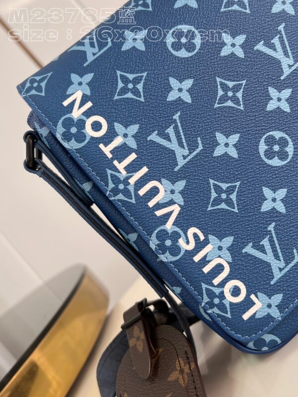 Louis Vuitton District PM