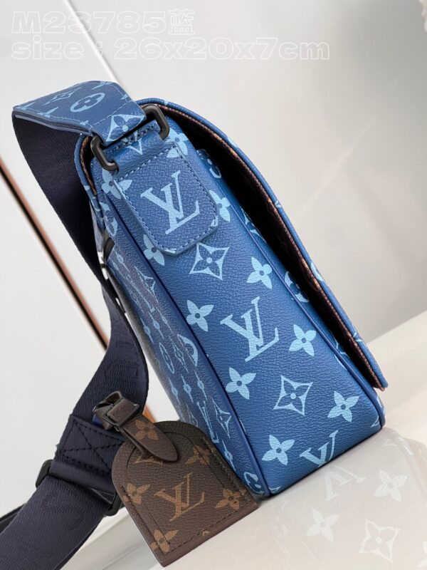 Louis Vuitton District PM