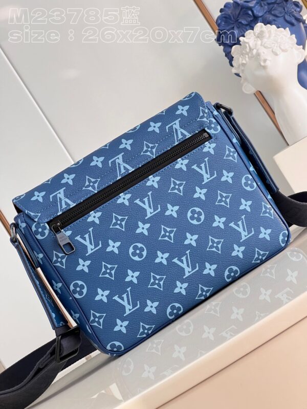 Louis Vuitton District PM