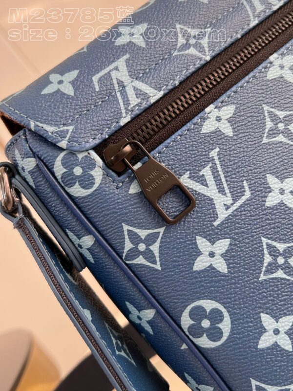 Louis Vuitton District PM