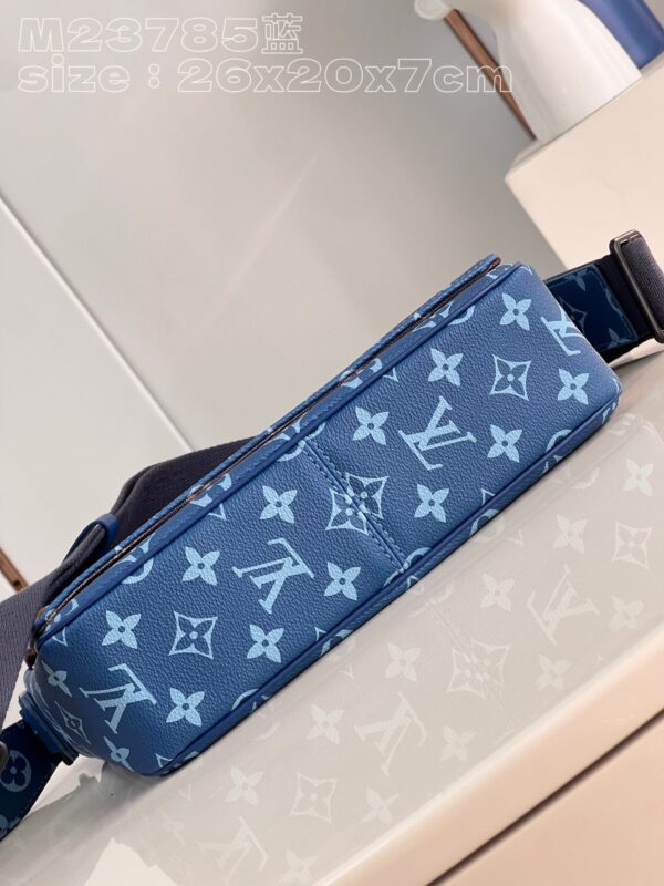 Louis Vuitton District PM