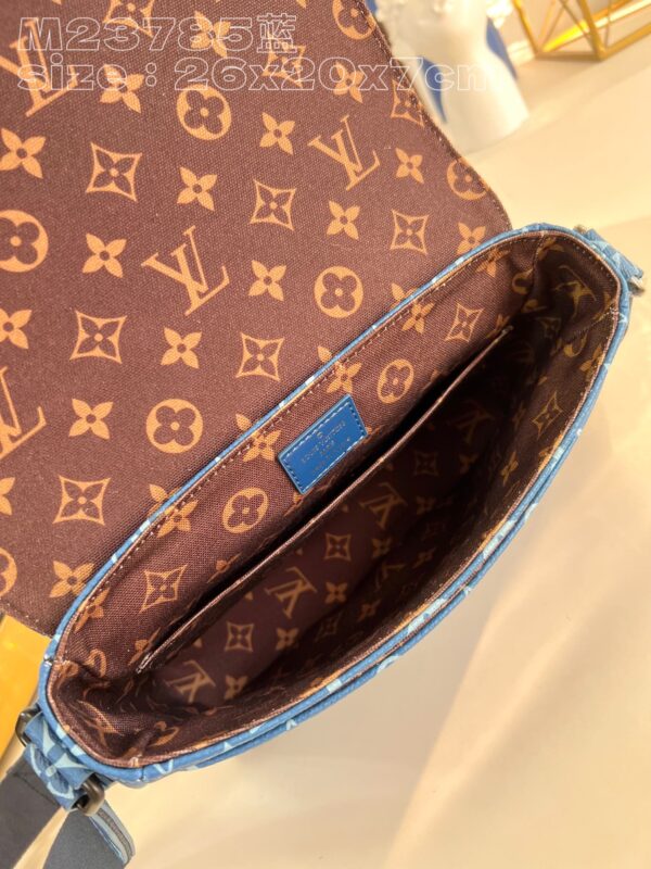 Louis Vuitton District PM