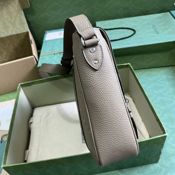 Gucci JUMBO GG MEDIUM MESSENGER BAG