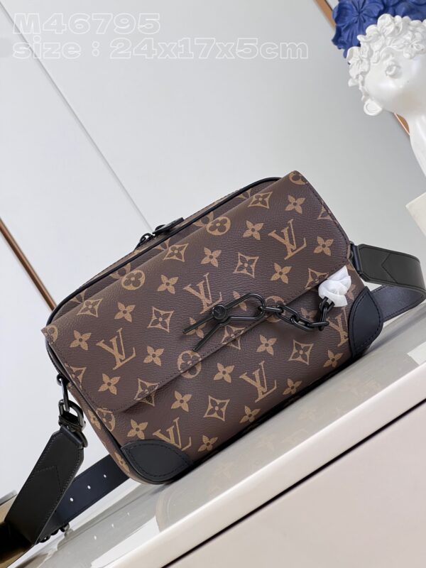 Louis Vuitton  Steamer