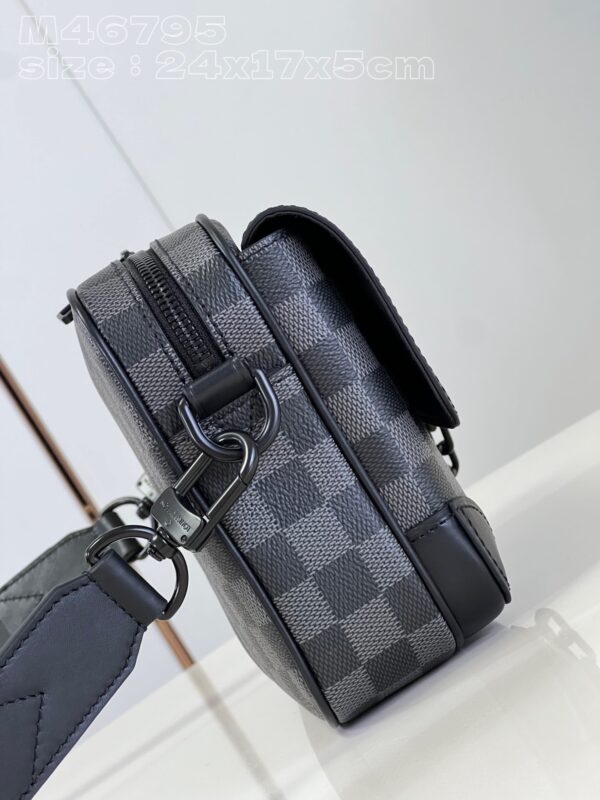 Louis Vuitton  Steamer