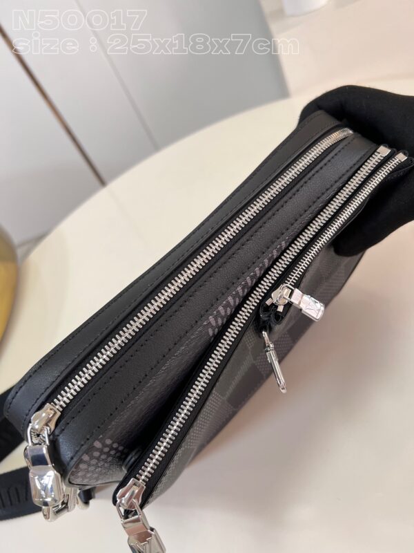Louis Vuitton Trio Messenger